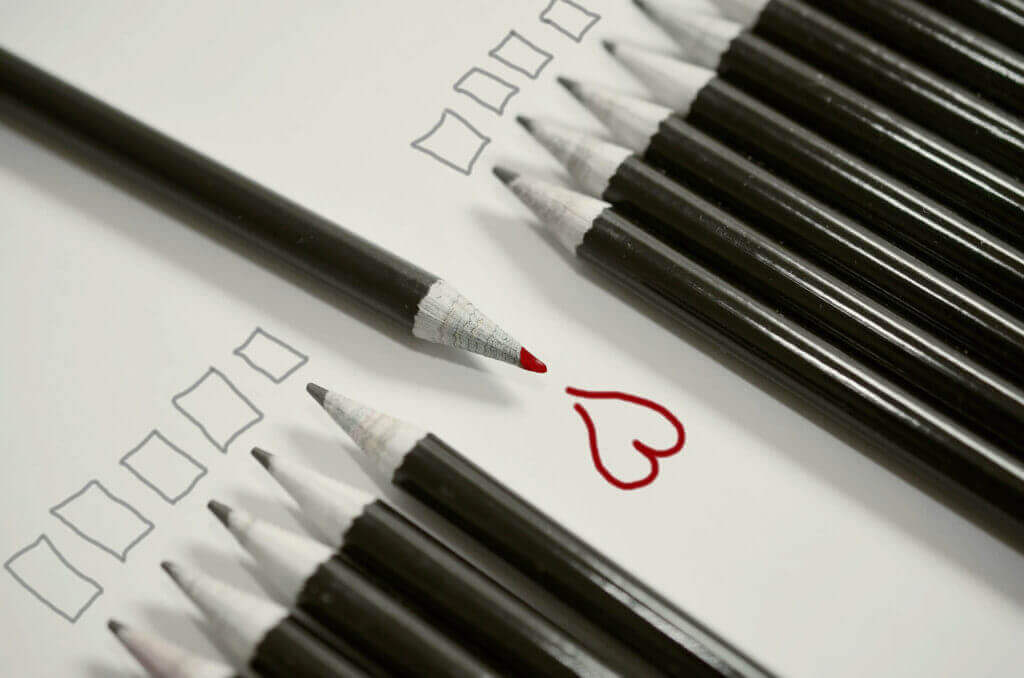 pencil and heart showing importance of a well written welcome letter
