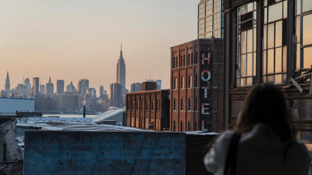 picture of us city skyline with a hotel sign in the mid ground