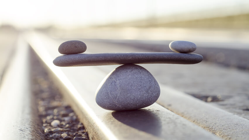 rocks balanced on each other reflecting the challenges for revenue managers to cope with rate parity issues