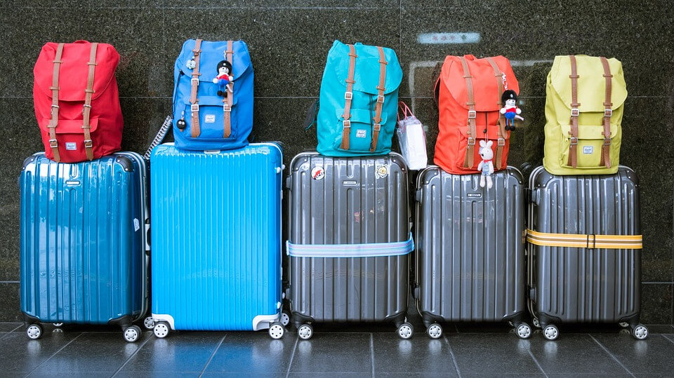 luggage in hotel lobby reflecting importance of guest experience to maintain rates