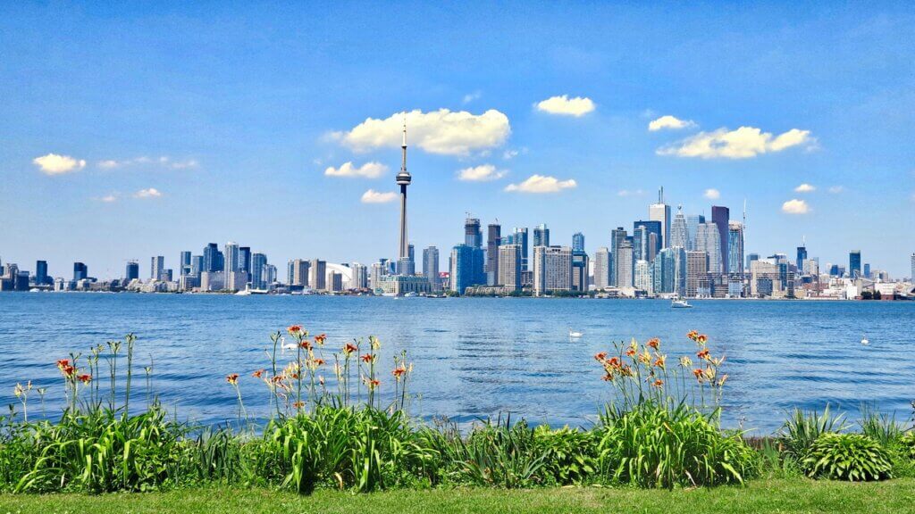 skyline of Canada where hotels are starting to see an increase in revpar since pandemic
