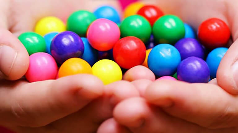 hand holding different coloured balls all mixed up reflecting importance to hotels of market segmentation