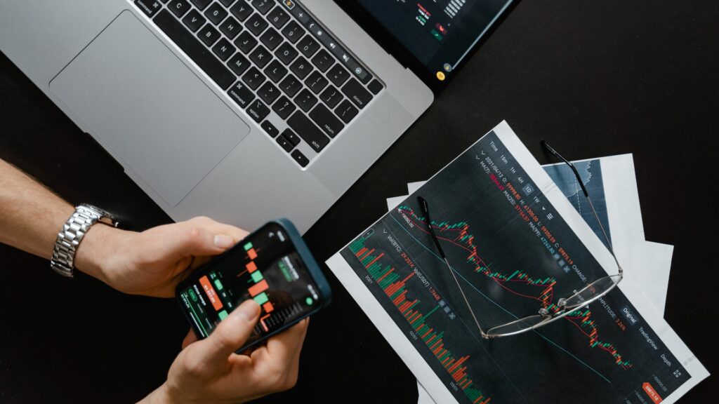 hotel digitalisation laptop mobile and revenue graphs