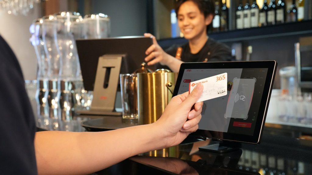 person using a credit card to pay at a hotel bar or restaurant