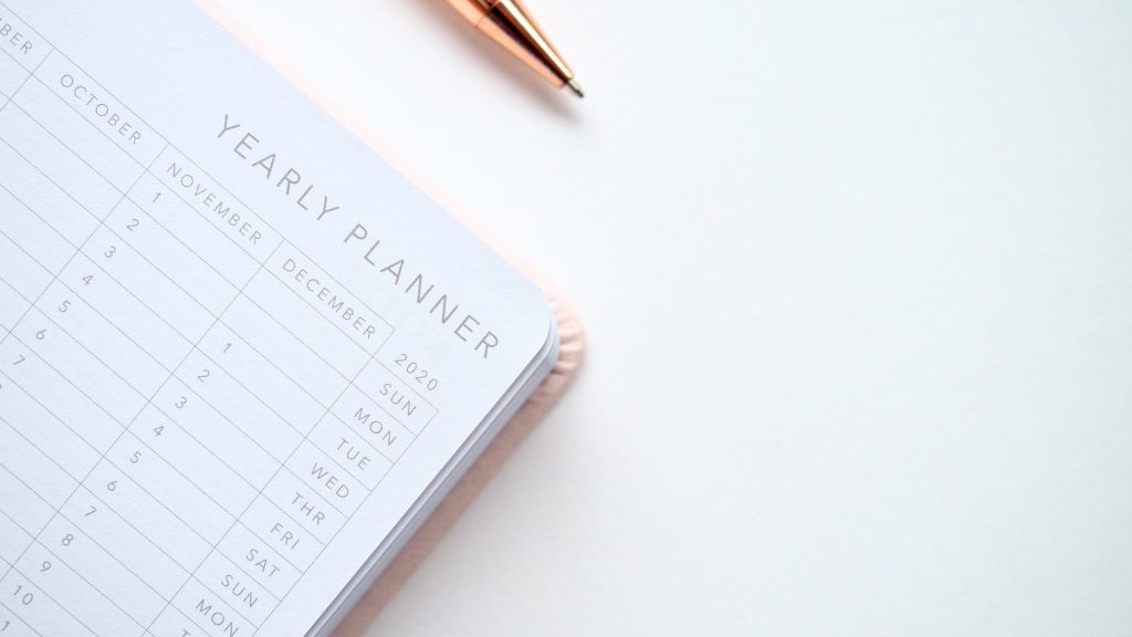 yearly planner and pen reflecting importance for hotels to understand calendar centric hotel analytics