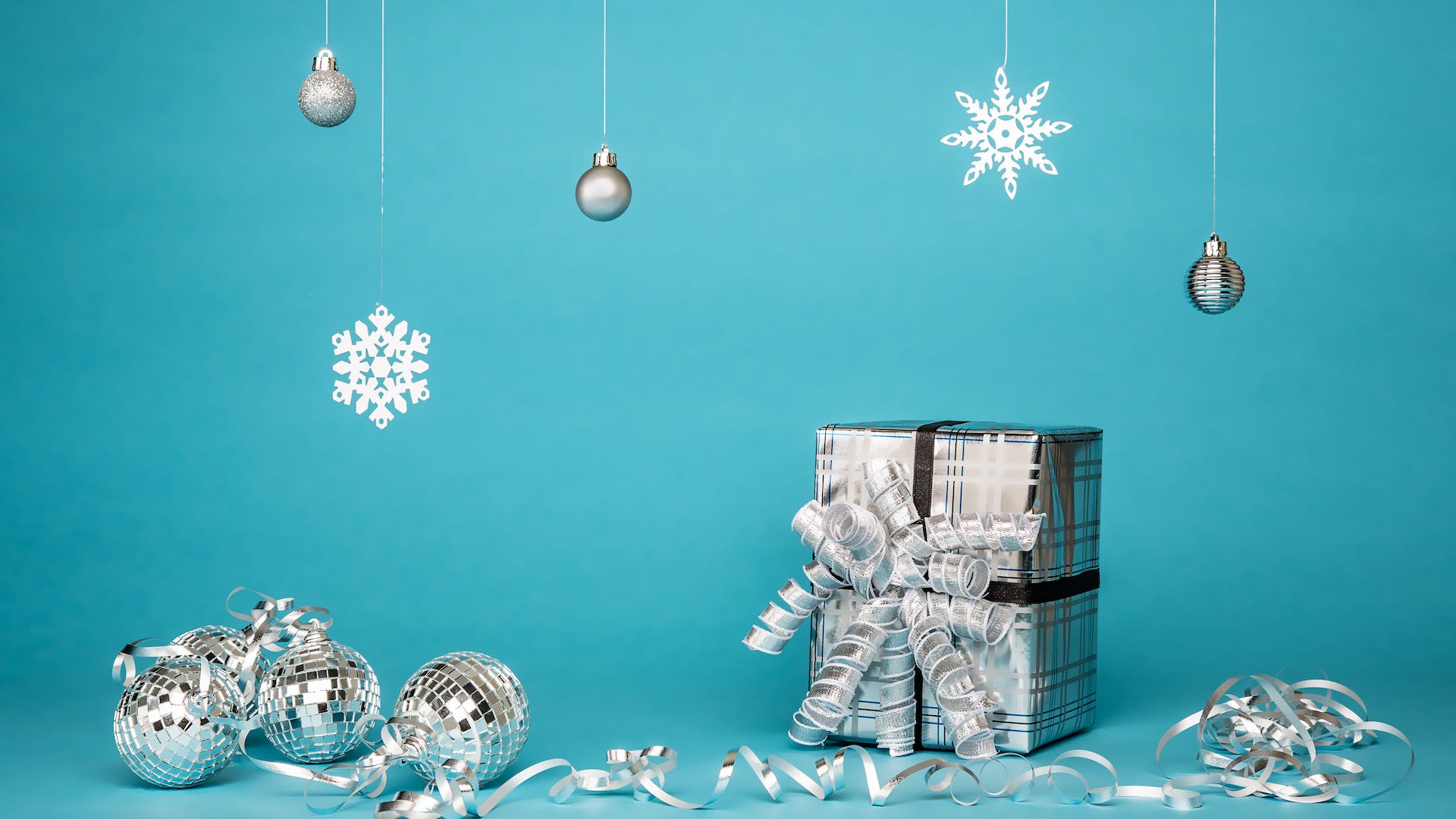 silver christmas decorations reflecting the importance for hotels to develop creative seasonal campaigns to drive bookings through their direct channel
