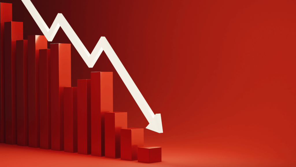 arrow and bar chart going down reflecting the importance for hotels of measuring guest feedback