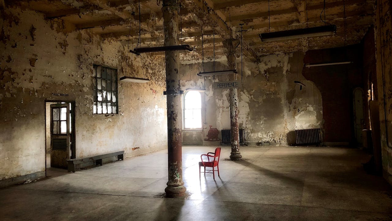 empty chair in a run down building reflect the negative impact a hotel leadership gap can have on revenue and performance